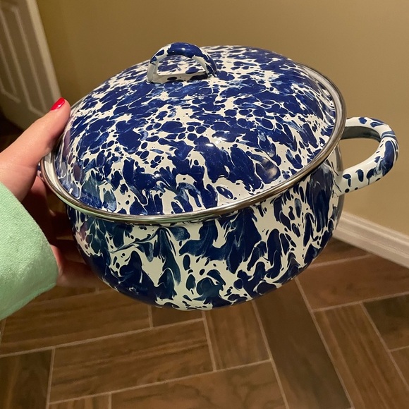 Golden Rabbit Enamel mini Dutch Oven - Picture 1 of 4